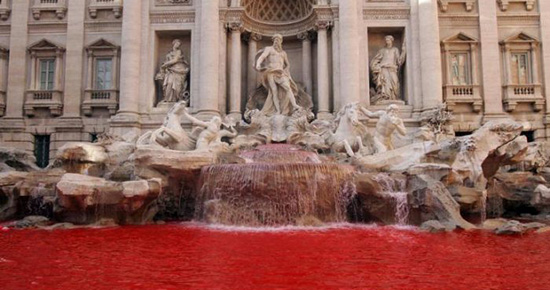fontana di trevi rossa